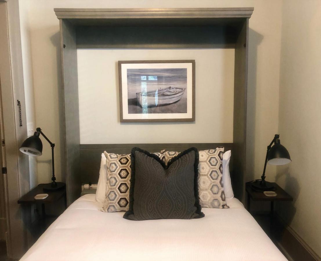 Daybed With Trundle In The Beautiful Ashley Inn 4 Blocks From King St Charleston Kültér fotó