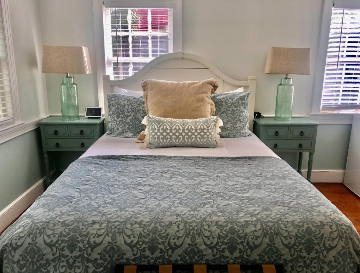 Daybed With Trundle In The Beautiful Ashley Inn 4 Blocks From King St Charleston Kültér fotó