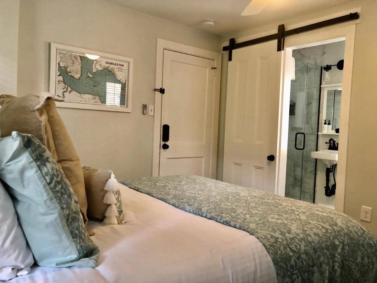 Daybed With Trundle In The Beautiful Ashley Inn 4 Blocks From King St Charleston Kültér fotó