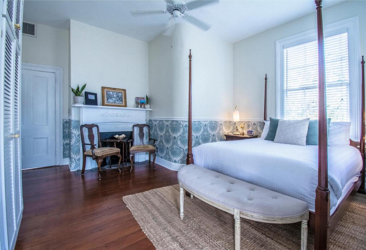 Daybed With Trundle In The Beautiful Ashley Inn 4 Blocks From King St Charleston Kültér fotó