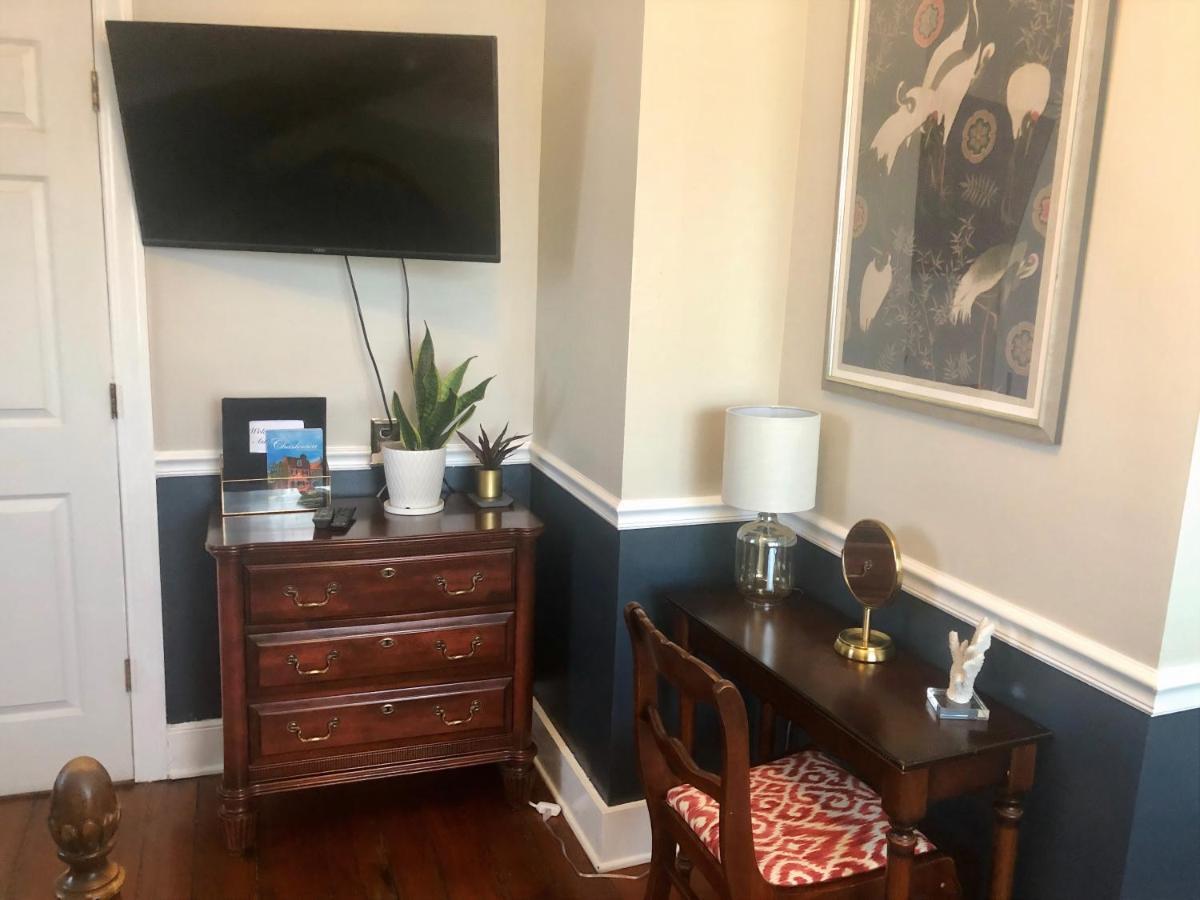 Daybed With Trundle In The Beautiful Ashley Inn 4 Blocks From King St Charleston Kültér fotó