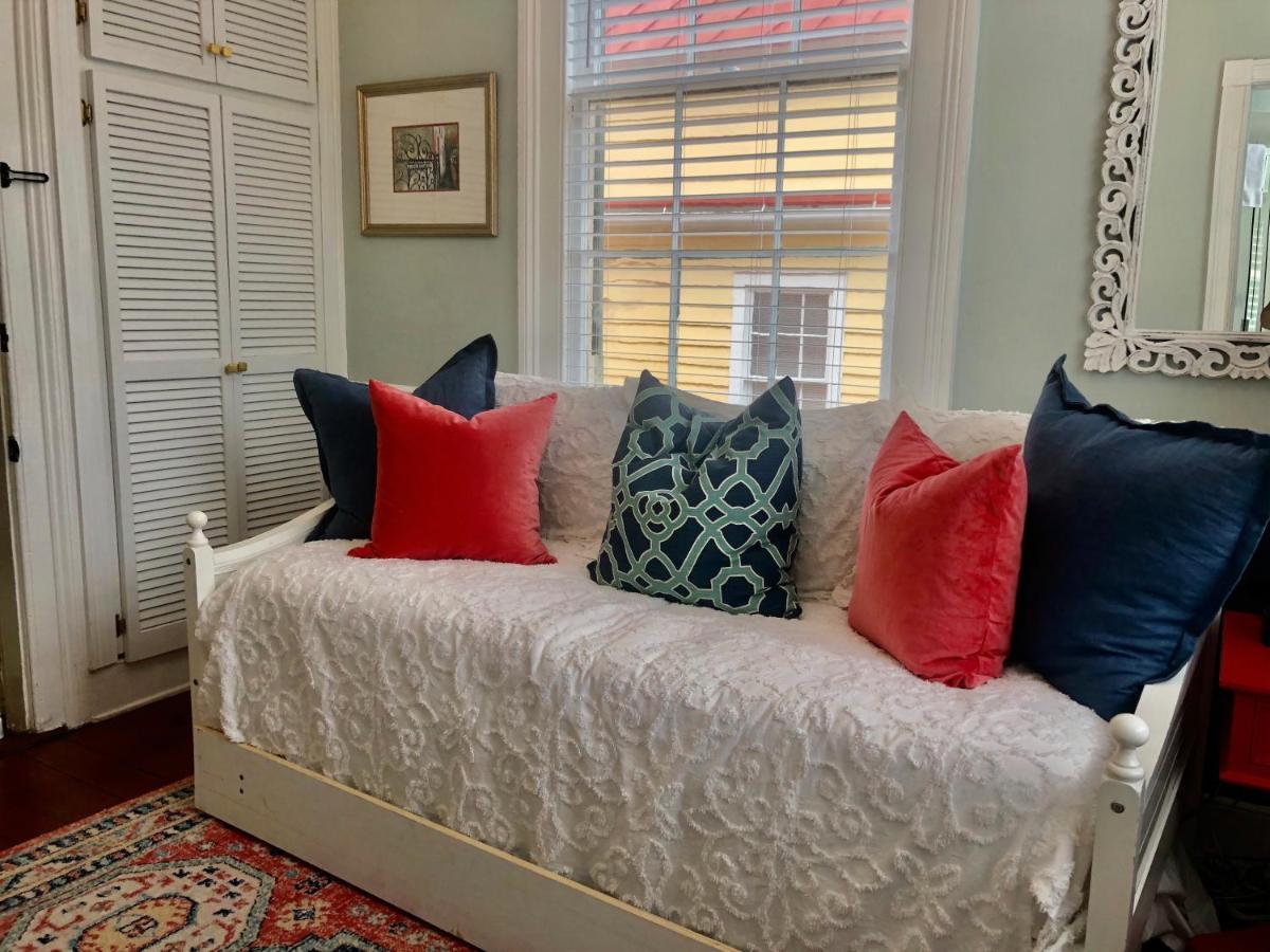 Daybed With Trundle In The Beautiful Ashley Inn 4 Blocks From King St Charleston Kültér fotó
