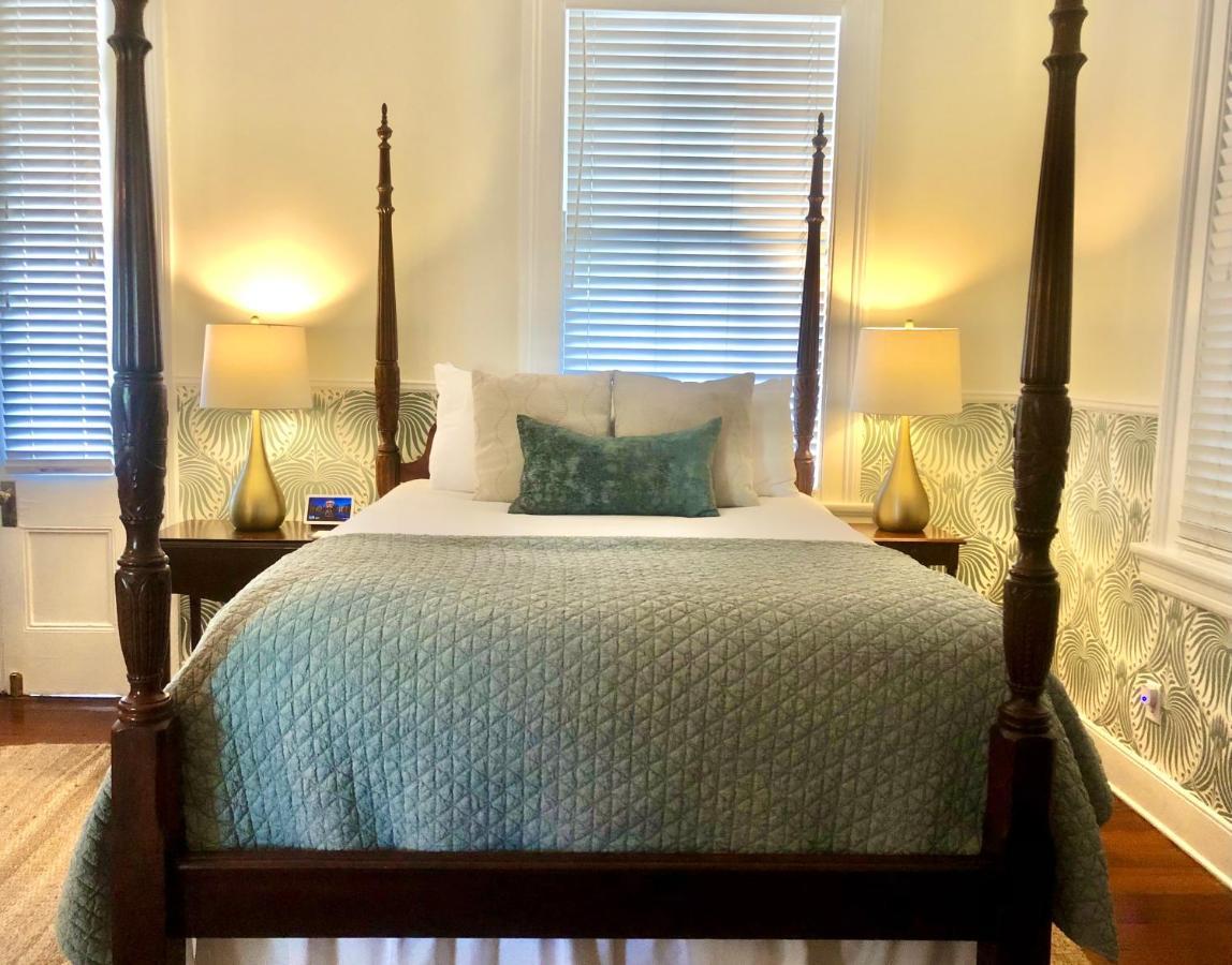 Daybed With Trundle In The Beautiful Ashley Inn 4 Blocks From King St Charleston Kültér fotó