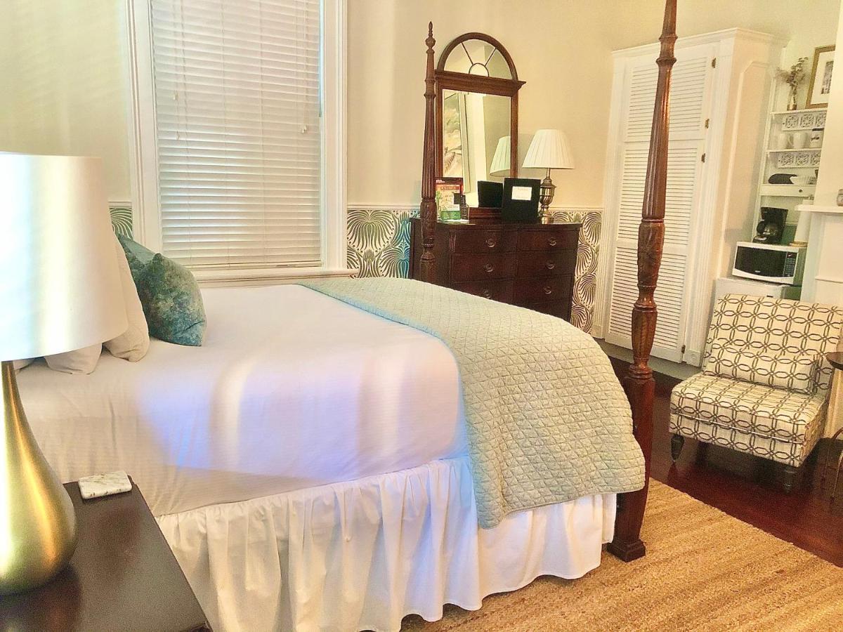 Daybed With Trundle In The Beautiful Ashley Inn 4 Blocks From King St Charleston Kültér fotó