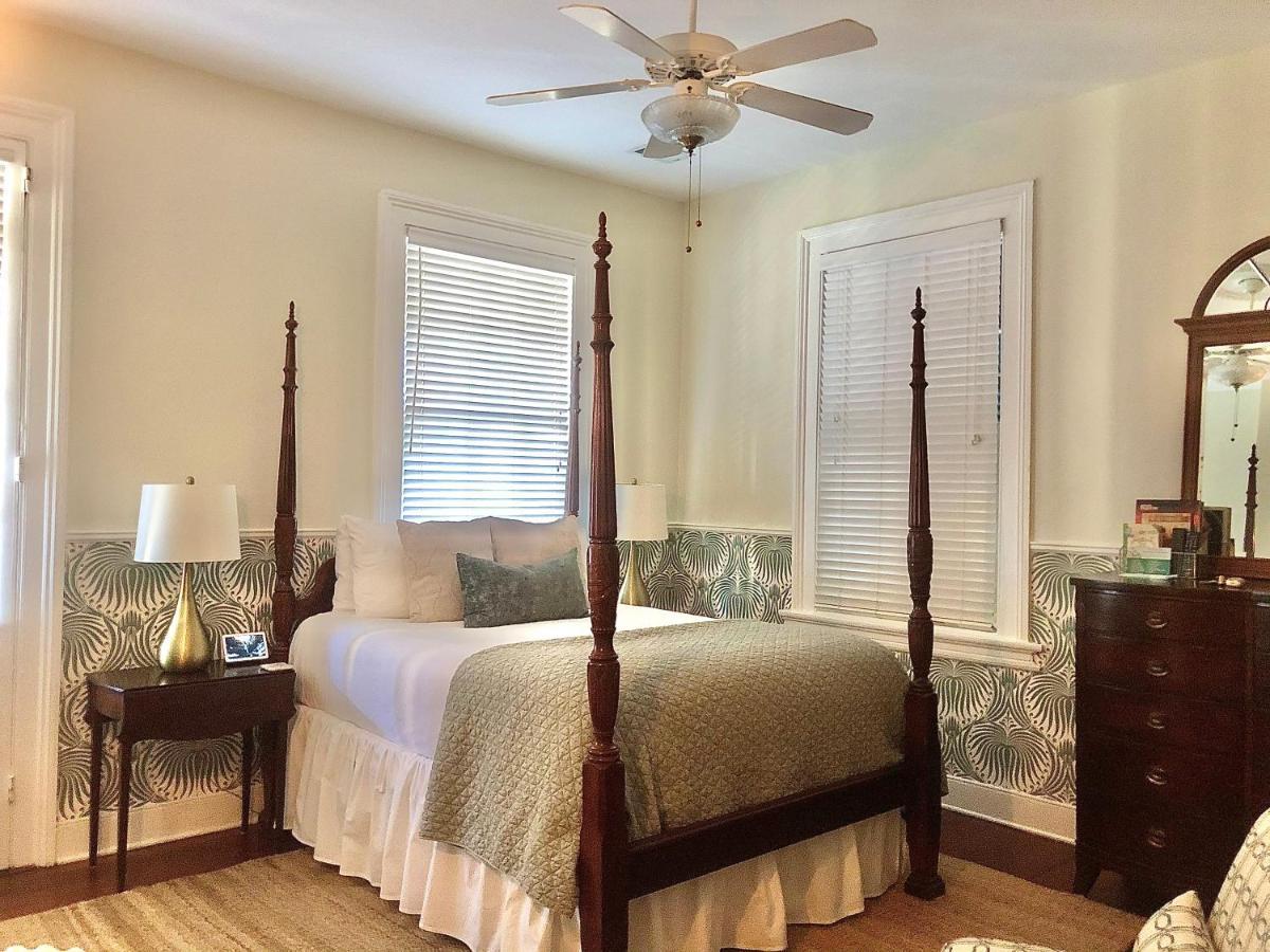 Daybed With Trundle In The Beautiful Ashley Inn 4 Blocks From King St Charleston Kültér fotó