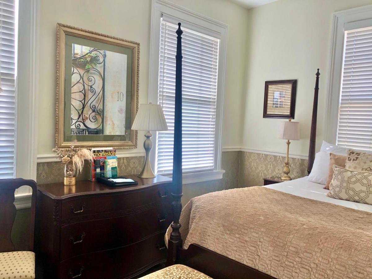 Daybed With Trundle In The Beautiful Ashley Inn 4 Blocks From King St Charleston Kültér fotó