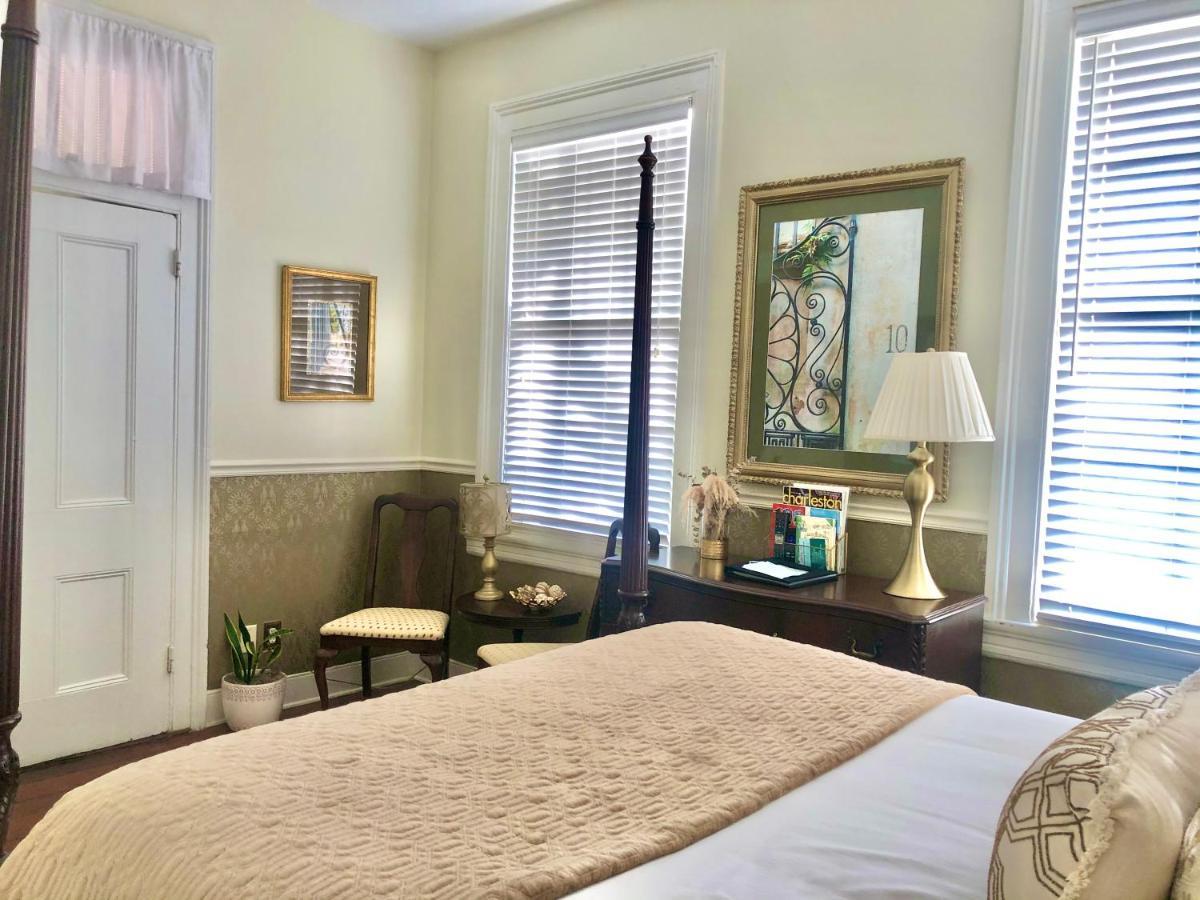 Daybed With Trundle In The Beautiful Ashley Inn 4 Blocks From King St Charleston Kültér fotó
