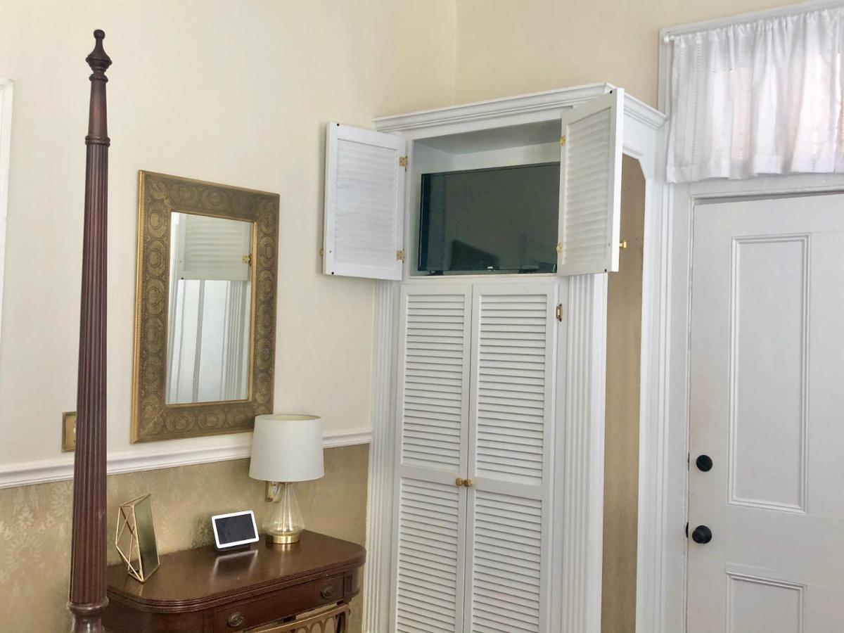 Daybed With Trundle In The Beautiful Ashley Inn 4 Blocks From King St Charleston Kültér fotó