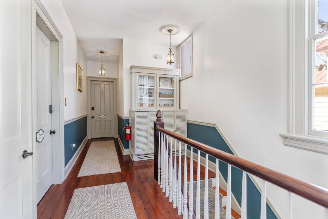Daybed With Trundle In The Beautiful Ashley Inn 4 Blocks From King St Charleston Kültér fotó