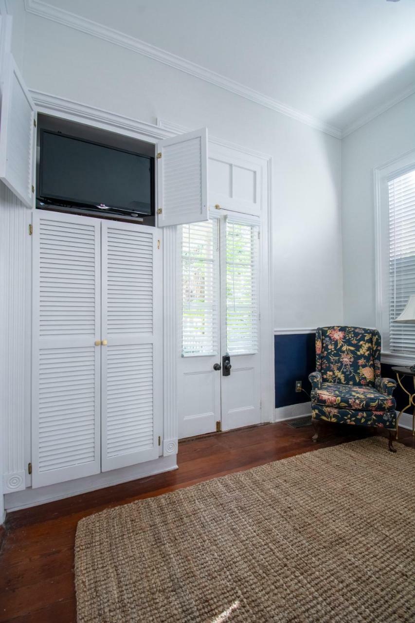 Daybed With Trundle In The Beautiful Ashley Inn 4 Blocks From King St Charleston Kültér fotó