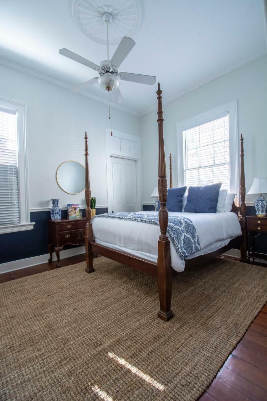 Daybed With Trundle In The Beautiful Ashley Inn 4 Blocks From King St Charleston Kültér fotó