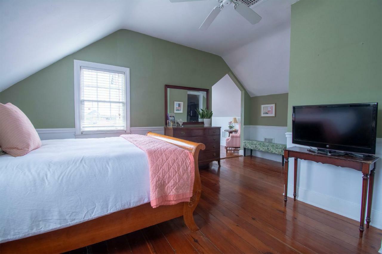 Daybed With Trundle In The Beautiful Ashley Inn 4 Blocks From King St Charleston Kültér fotó