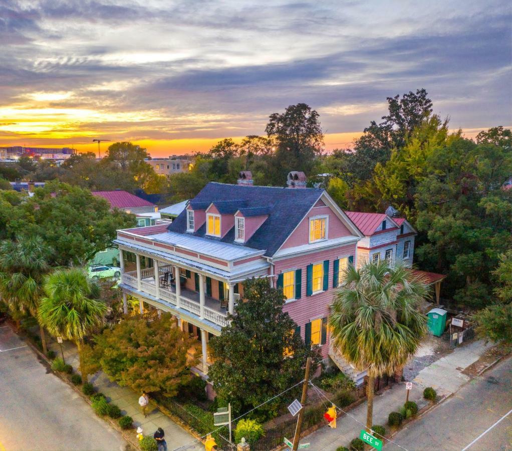 Daybed With Trundle In The Beautiful Ashley Inn 4 Blocks From King St Charleston Kültér fotó